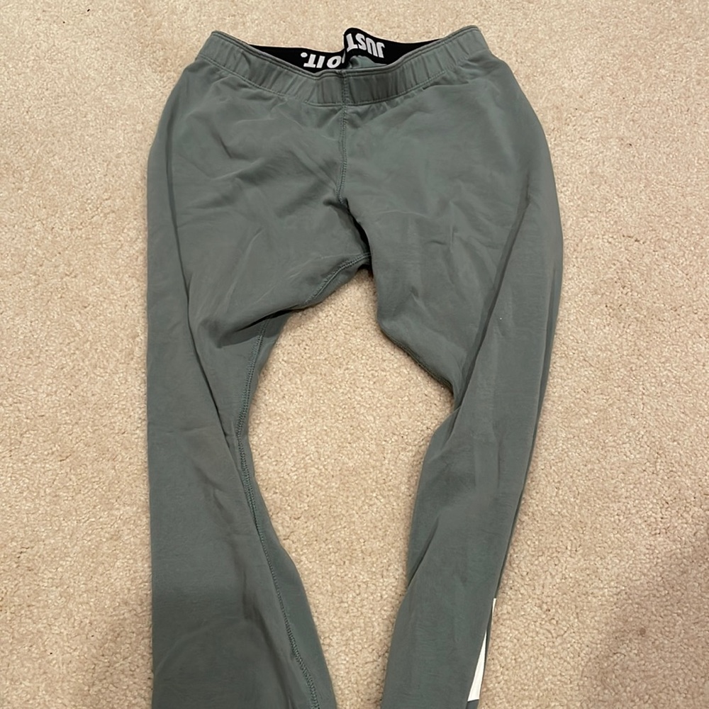 nike cropped leggings 🤍